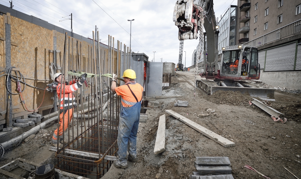 Baustelle der U2 am Matzleinsdorfer Platz, die geplante veränderte Verkehrsführung macht umfangreiche Arbeiten notwendig.