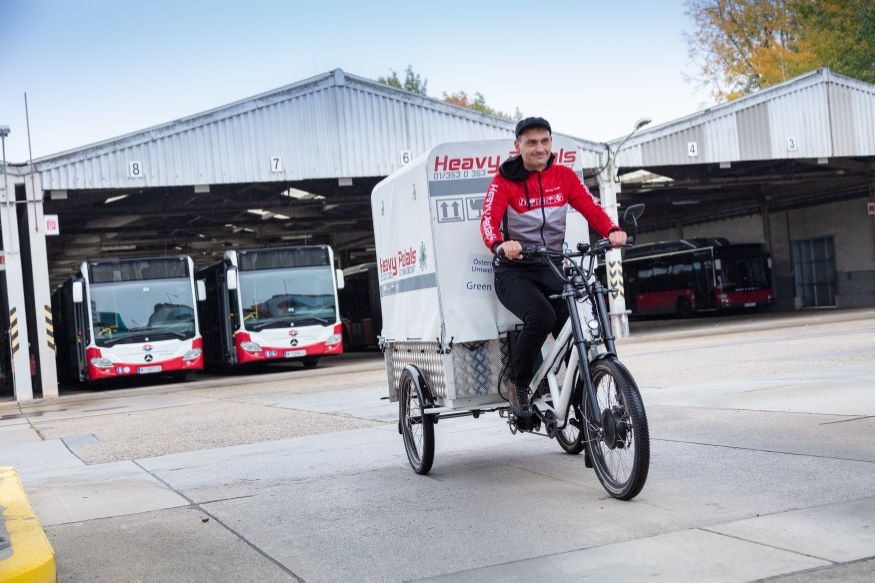 Heavy pedals; Fahrrad; Autobus; Busse; Mercedes; Bus; Autobusse