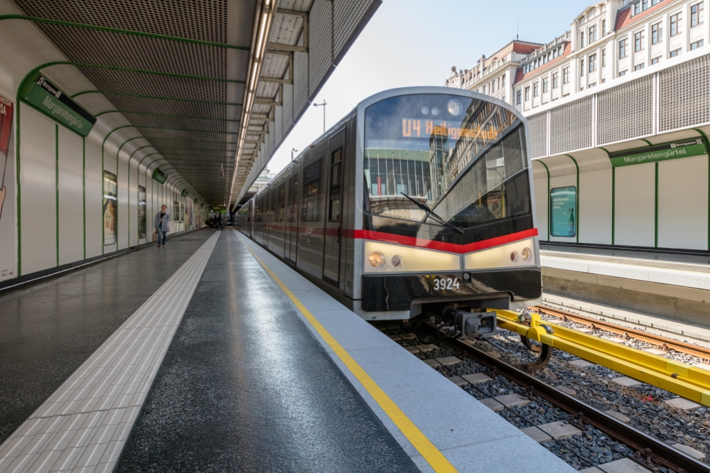 V-Wagen in der U4-Station Margaretengürtel