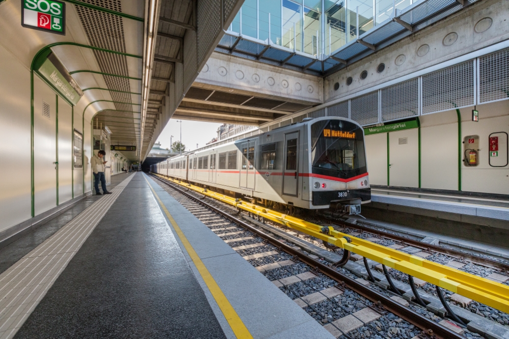 V-Wagen in der U4-Station Margaretengürtel