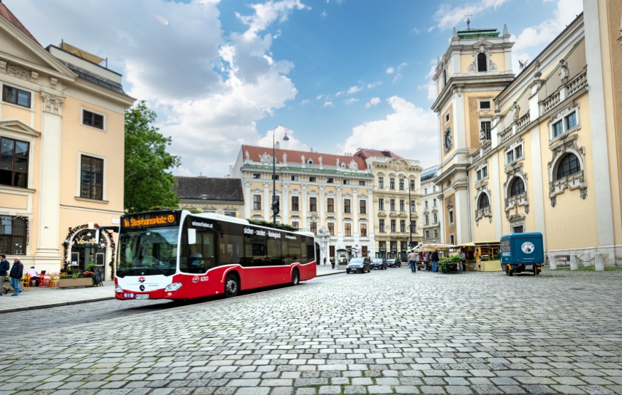 Linie 1A auf der Freyung unterwegs