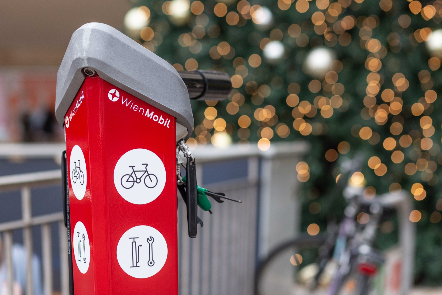 Am Standort Westbahnhof werden Öffis, Citybikes, E-Scooter, Radabstellboxen und das OEBB-Carsharing angeboten.