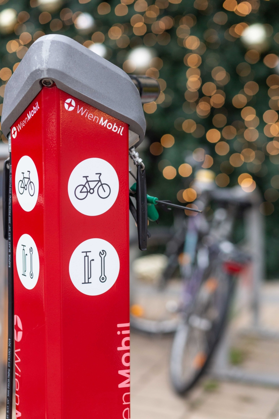 Am Standort Westbahnhof werden Öffis, Citybikes, E-Scooter, Radabstellboxen und das OEBB-Carsharing angeboten.