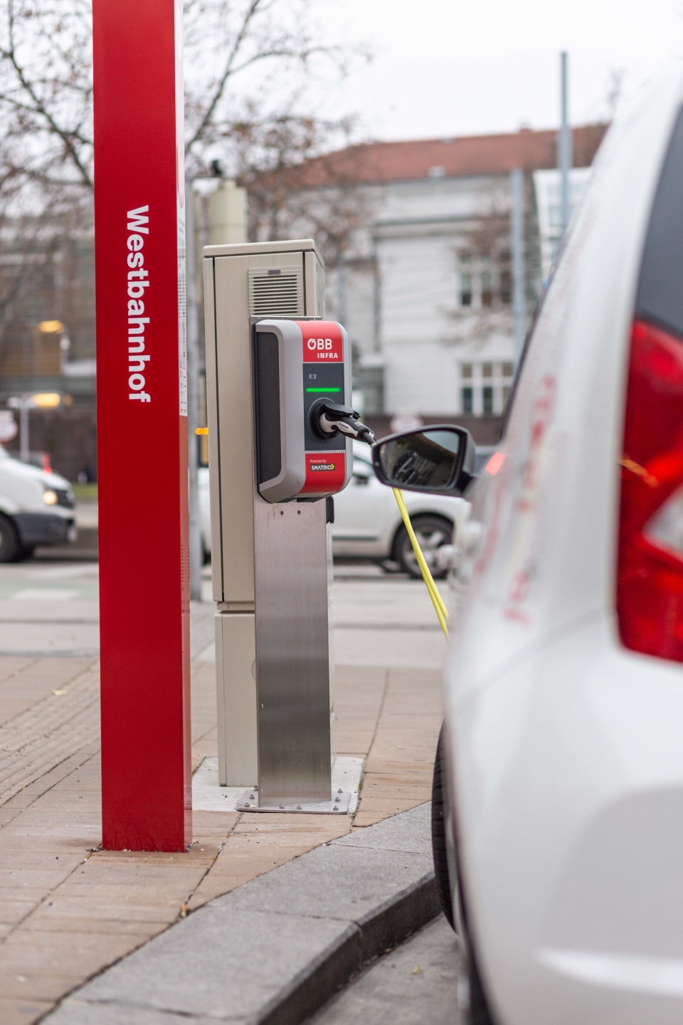 Am Standort Westbahnhof werden Öffis, Citybikes, E-Scooter, Radabstellboxen und das OEBB-Carsharing angeboten.