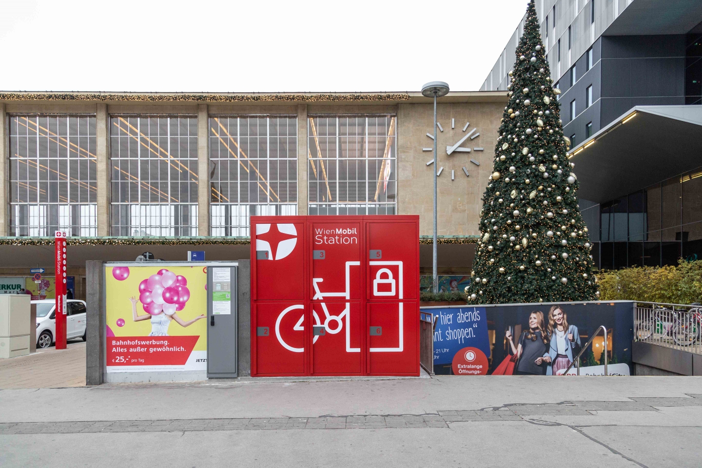 Am Standort Westbahnhof werden Öffis, Citybikes, E-Scooter, Radabstellboxen und das OEBB-Carsharing angeboten.