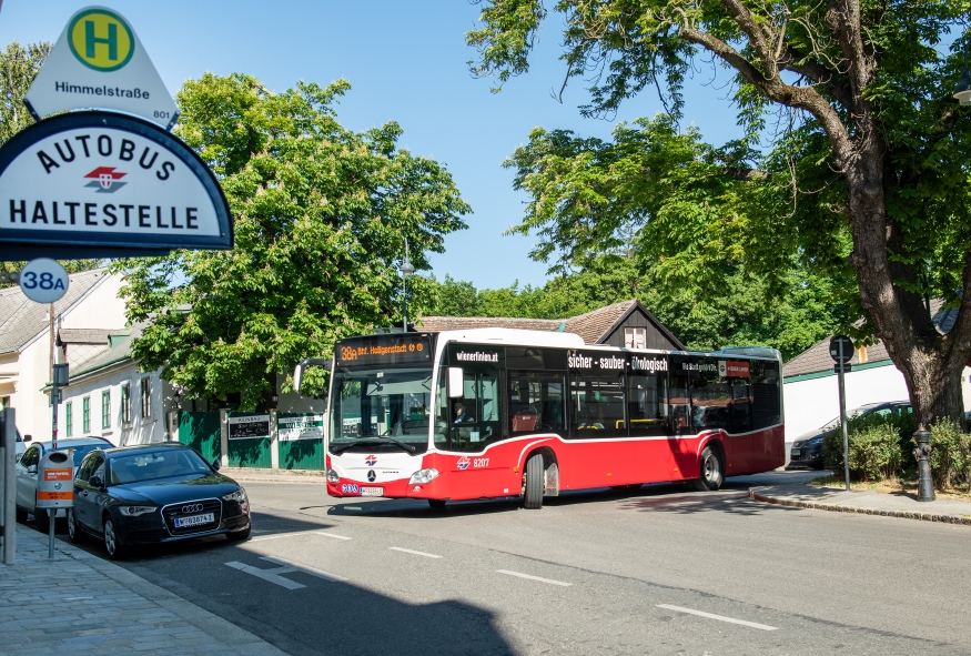 Autobus Linie 38A in der Himmelstraße unterwegs