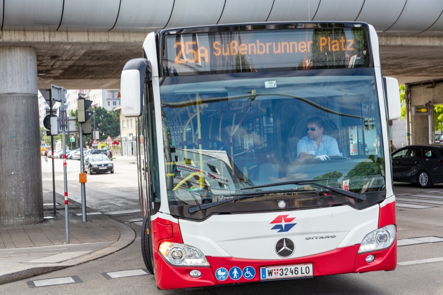 Bus Linie 25A beim Rennbahnweg