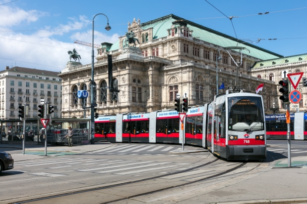 Ulf Linie 1 Ring, Oper Fahrtrichtung Stefan Fadinger Platz