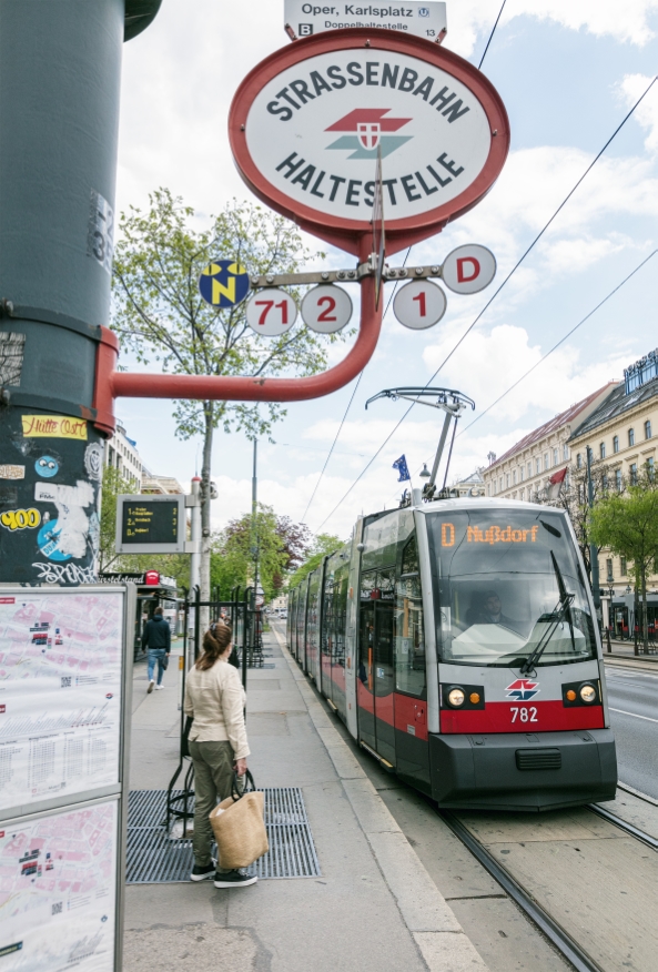 Ulf Linie D bei der Station Oper-Karlsplatz