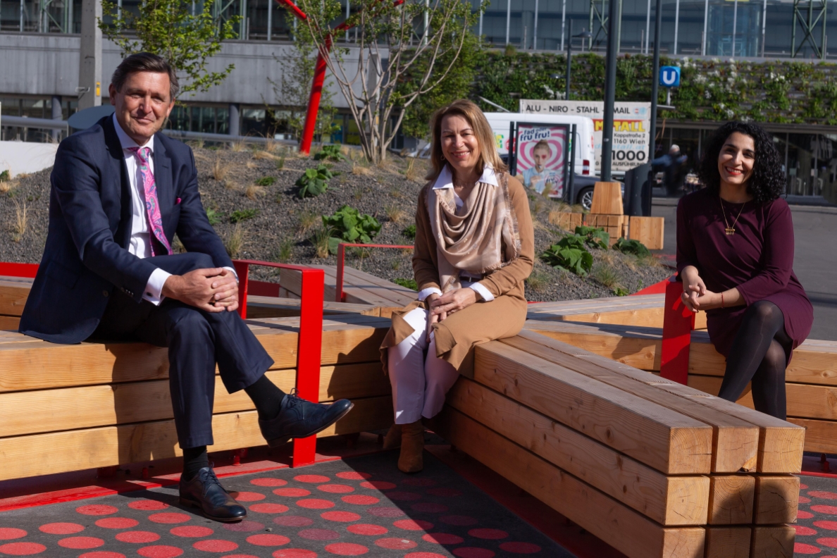 U-Bahn Haltestelle U6 Spittelau Greener Linien mit Fr. Dir. Reinagl und Stadtrat Peter Hanke