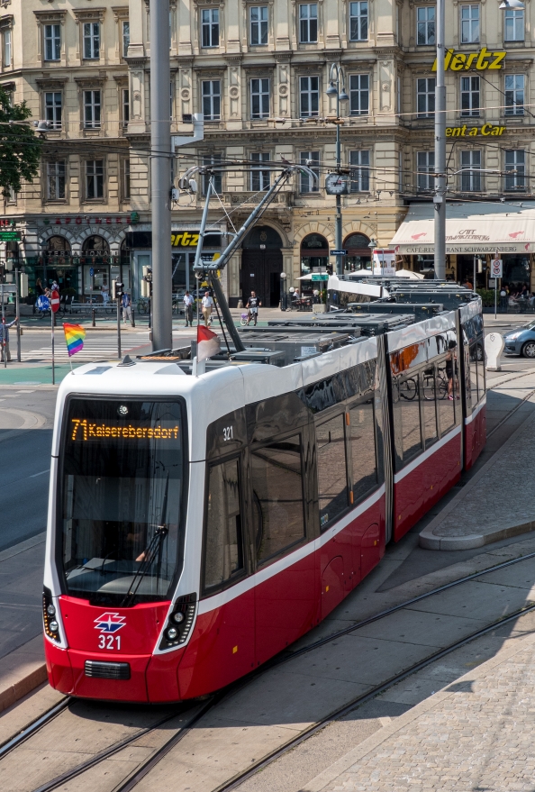 Linie 71 in Fahrtrichtung Kaiserebersdorf