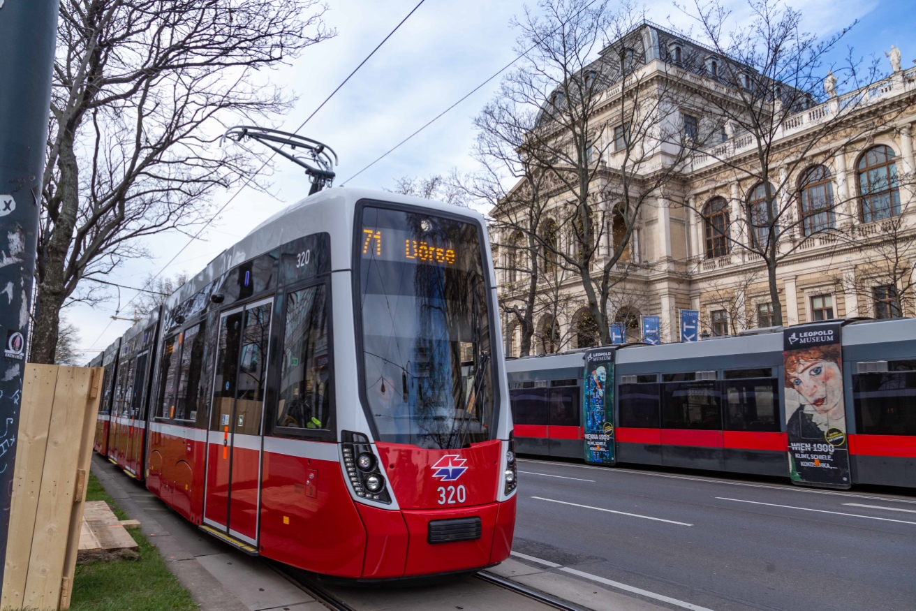 Flexity Linie 71 am Ring