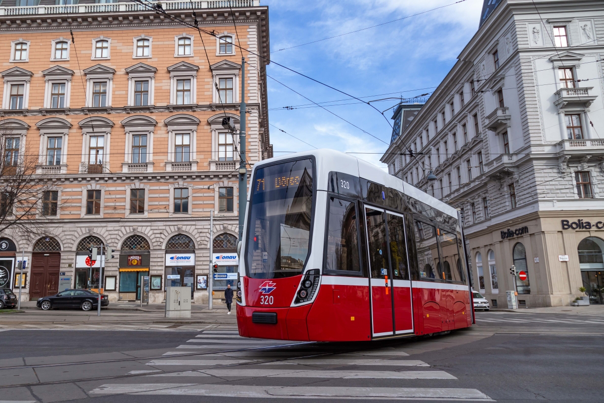 Flexity Linie 71 am Ring