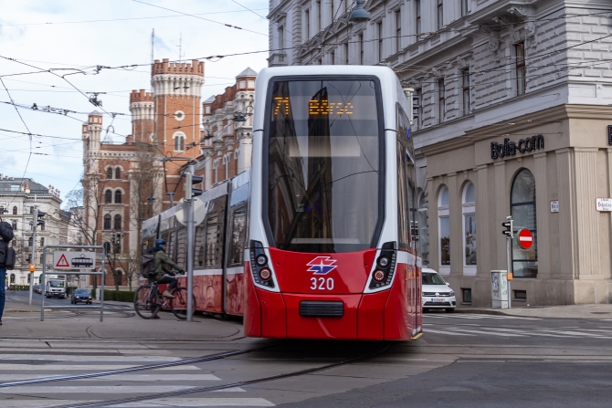 Flexity Linie 71 am Ring