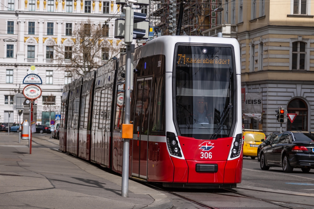 Flexity Linie 71 am Ring