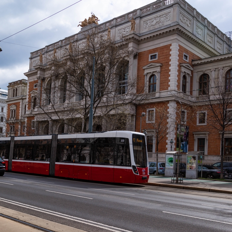 Flexity Linie 71 am Ring