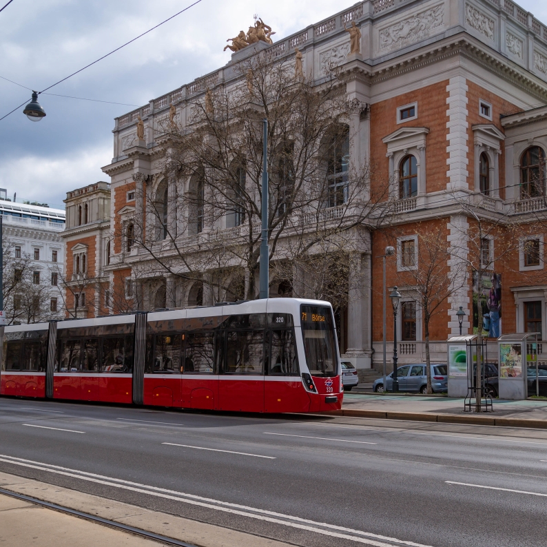 Flexity Linie 71 am Ring