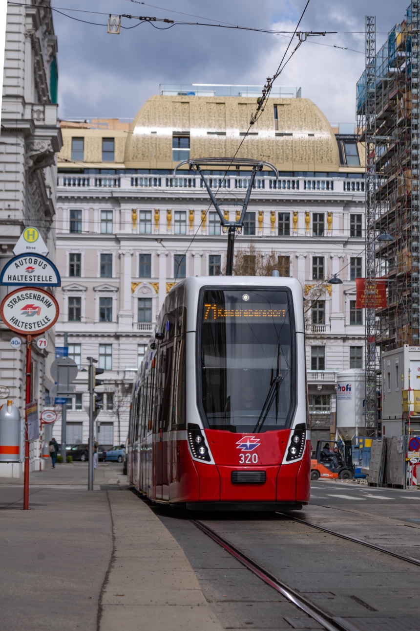 Flexity Linie 71 am Ring