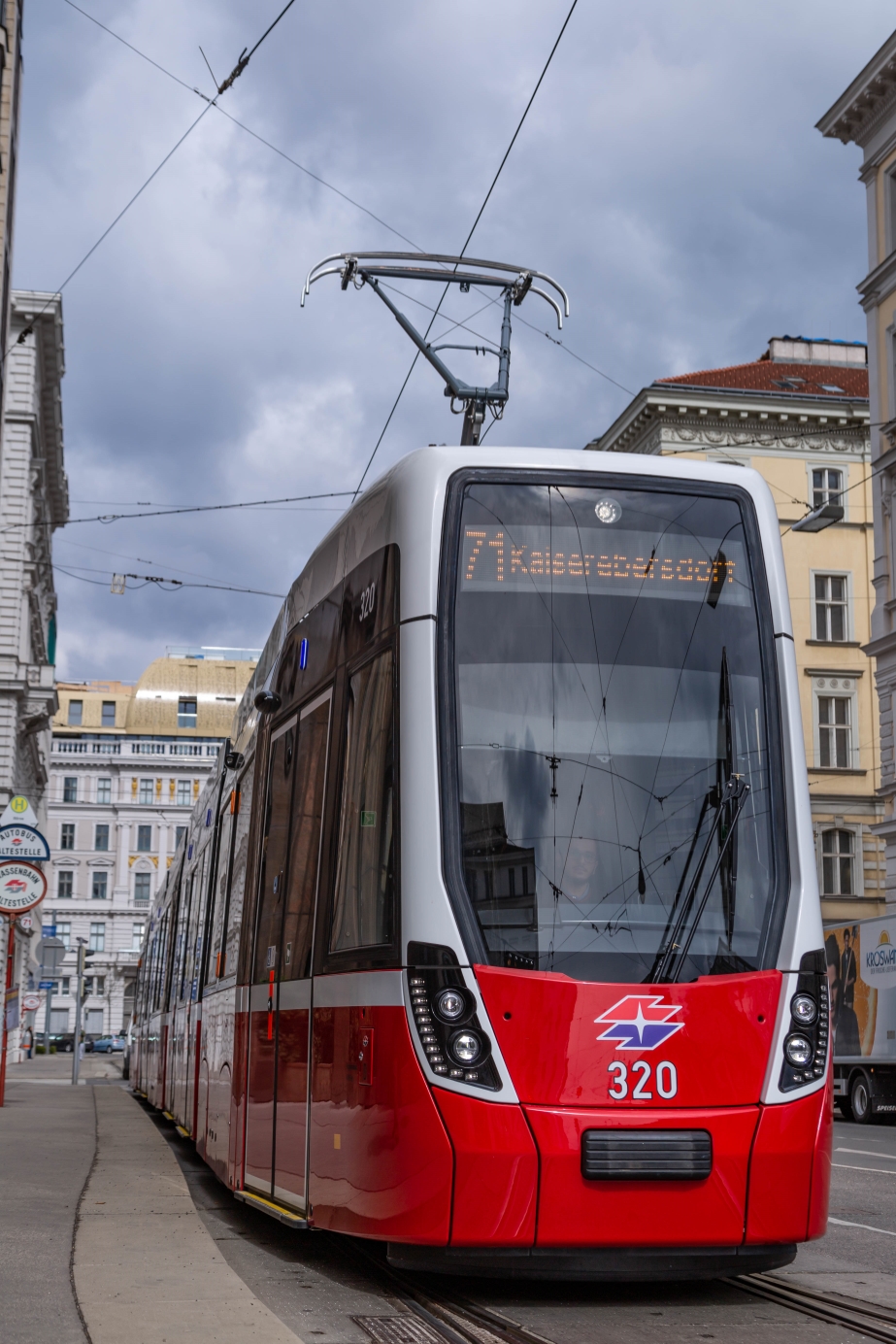 Flexity Linie 71 am Ring