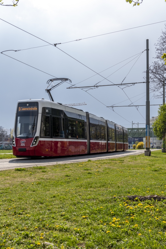 Flexity Linie 6 Fahrtrichtung Burggasse-Stadthalle