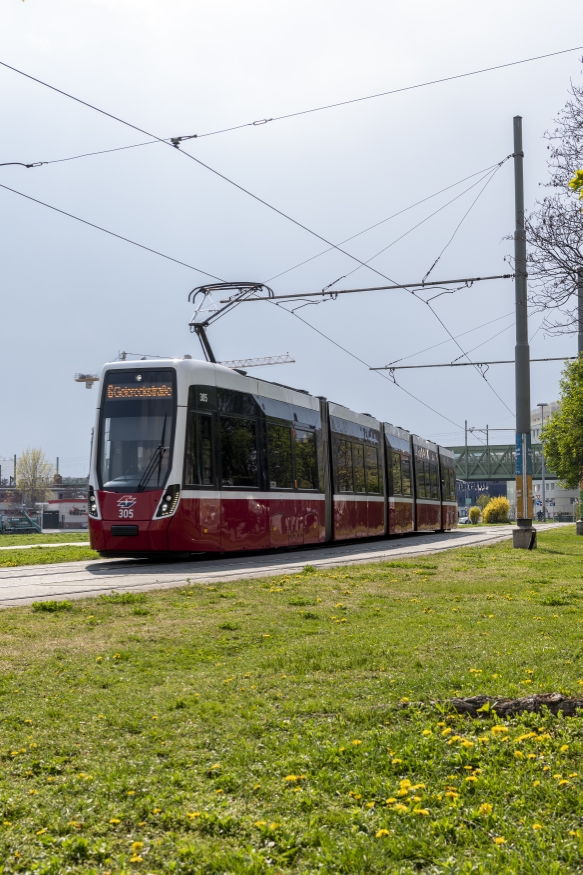 Flexity Linie 6 Fahrtrichtung Burggasse-Stadthalle