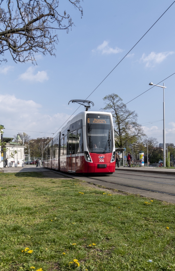 Flexity Linie 6 Fahrtrichtung Burggasse-Stadthalle