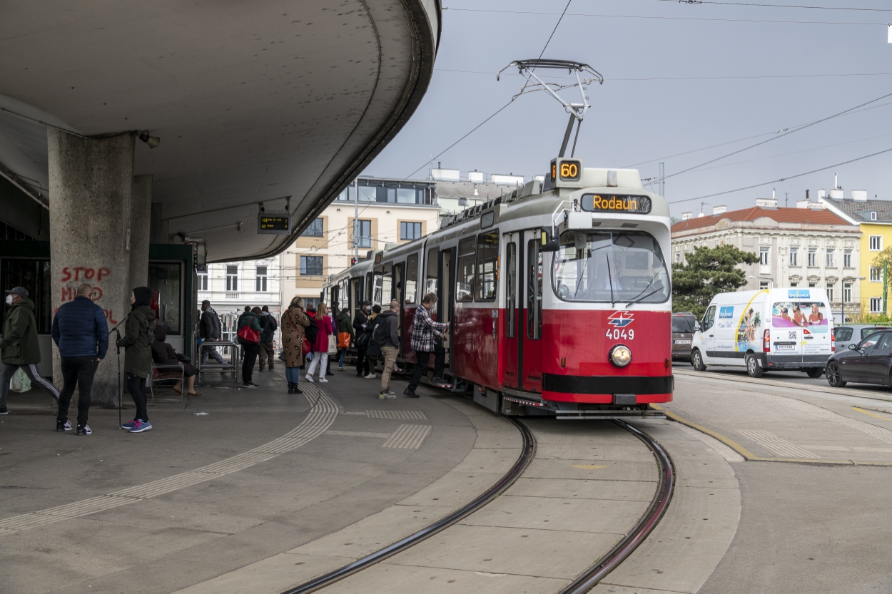 Triebwagen der Type E2 mit Beiwagentype c5 als Linie 60 in Hietzing