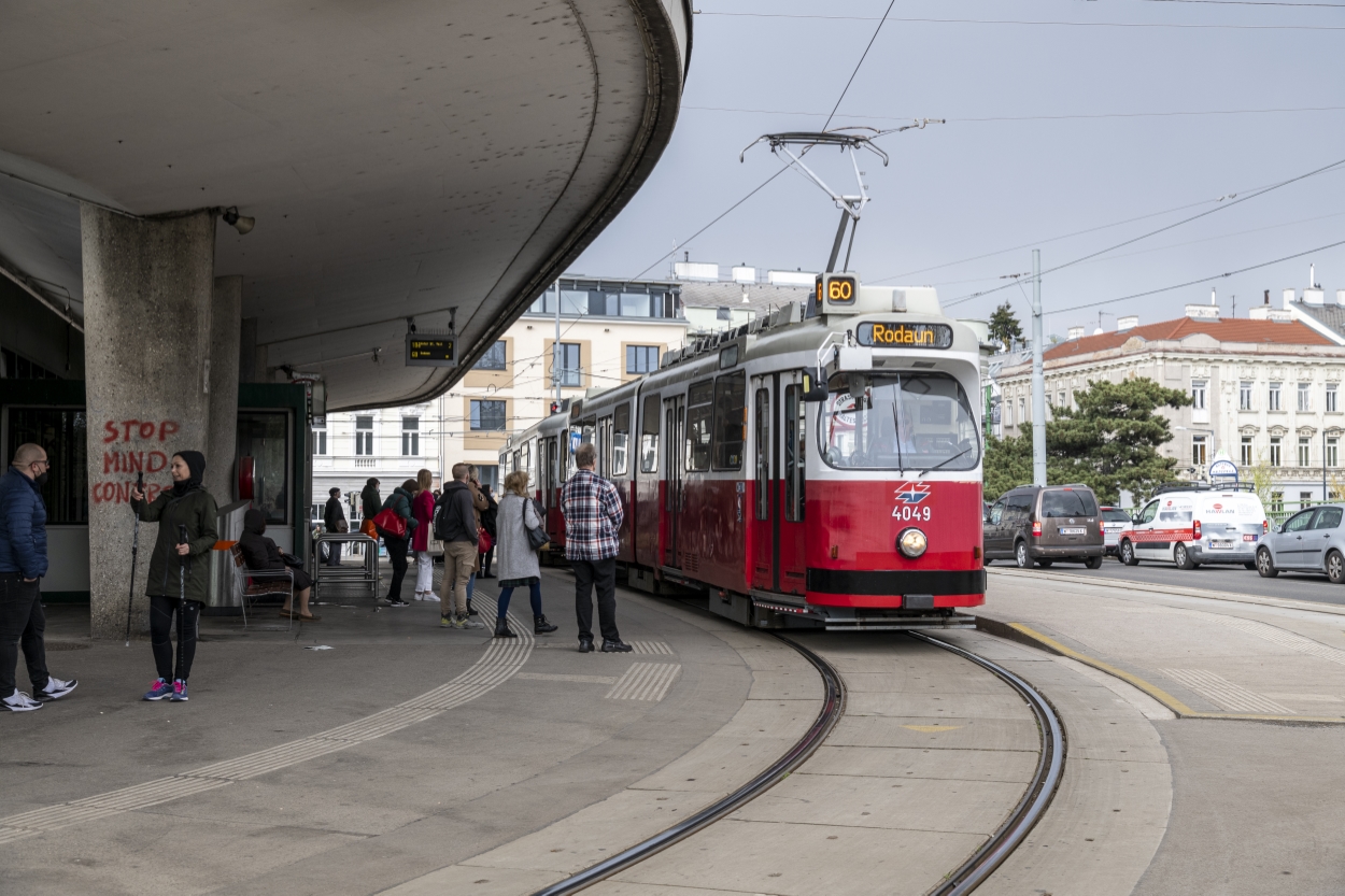 Triebwagen der Type E2 mit Beiwagentype c5 als Linie 60 in Hietzing