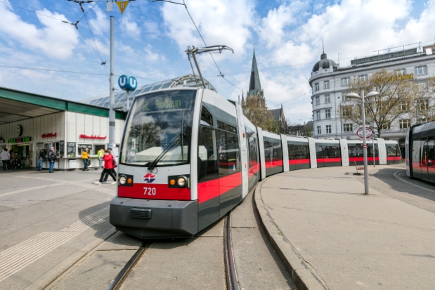 Ulf Linien 52 und 60 am Westbahnhof Fahrtrichtung Baumgarten