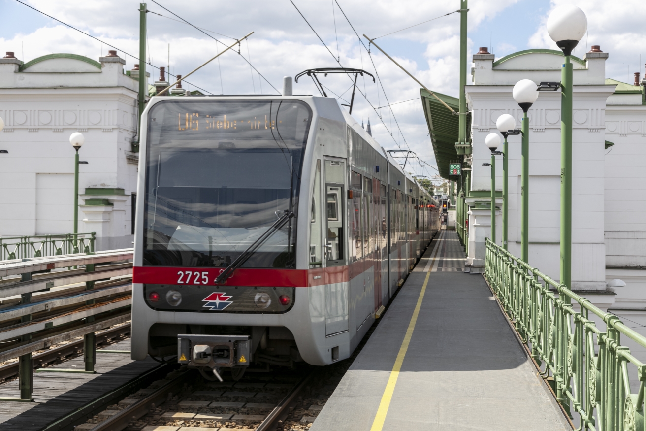 Die Linie U6 in der Haltestelle Alserstraße