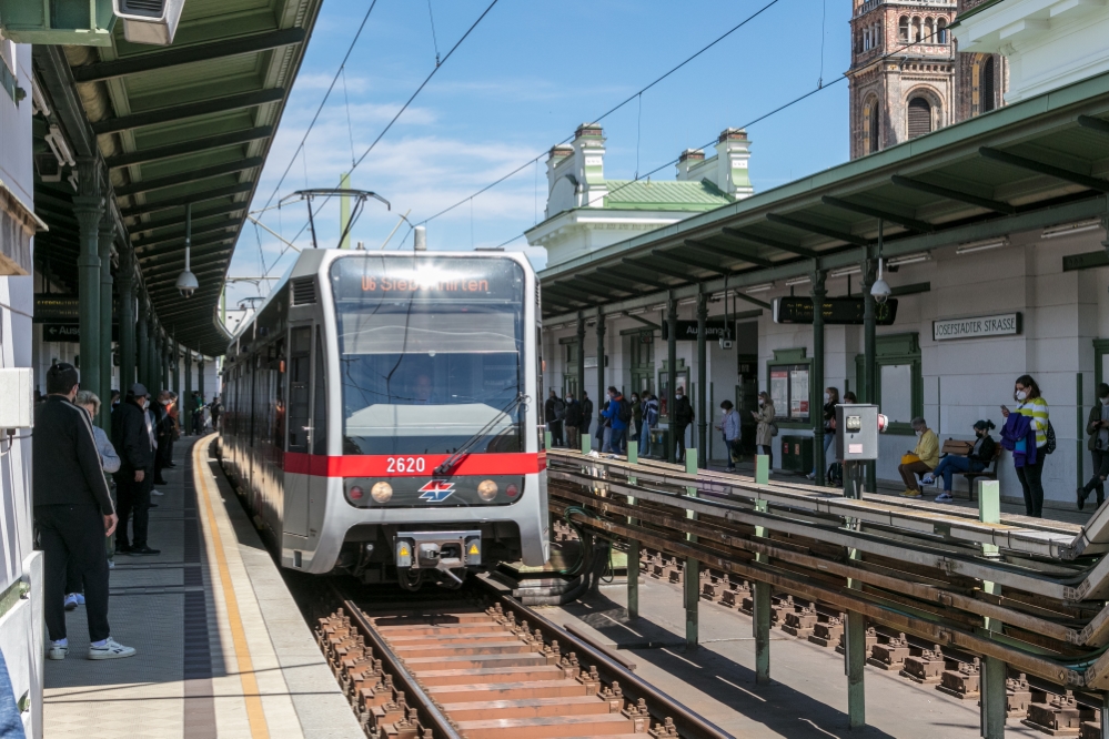 Die Linie U6 in der Haltestelle Josefstädter Straße