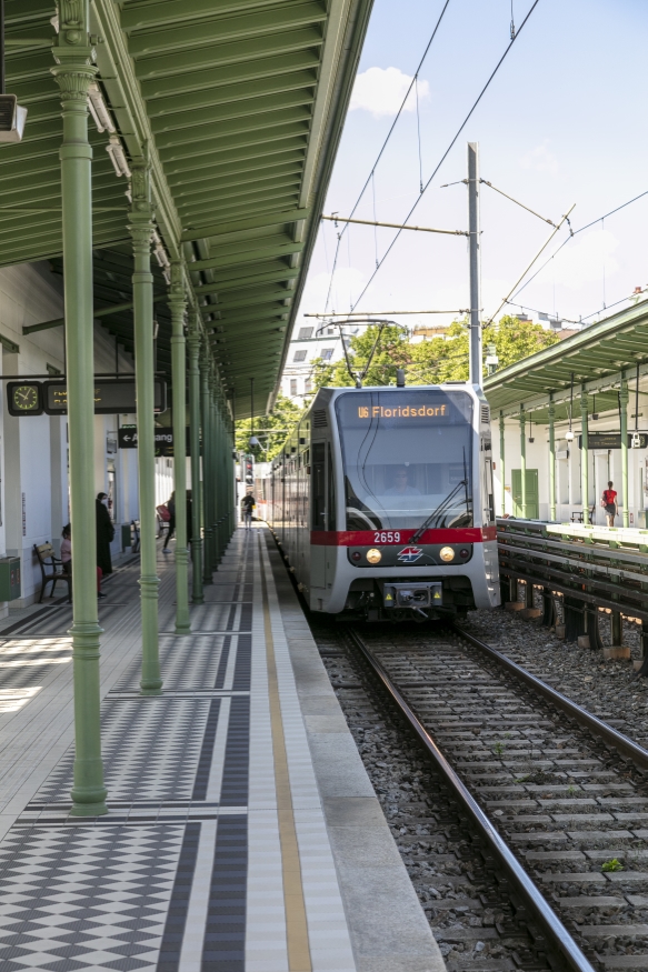 Die Linie U6 in der Station Nußdorfer Straße