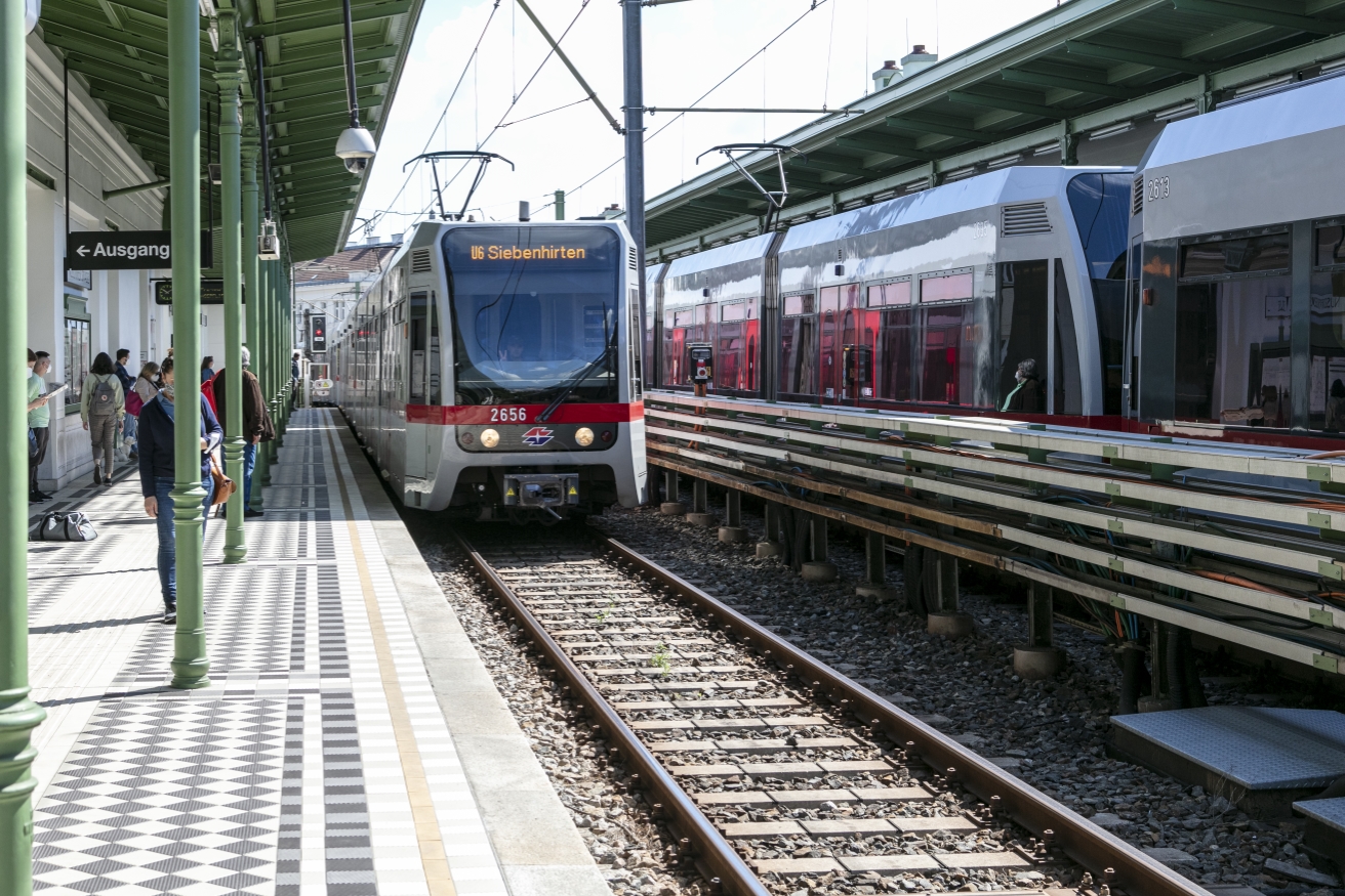 Die Linie U6 in der Station Nußdorfer Straße Fahrtrichtung Siebenhirten