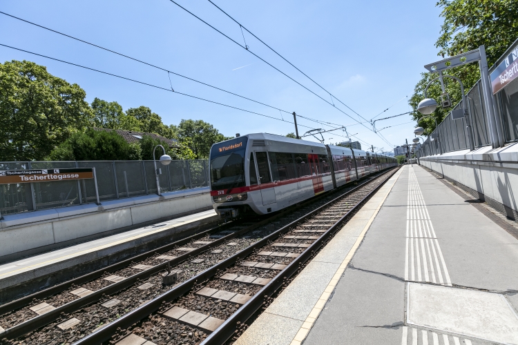 Die Linie U6 in der Station Tscherttegasse