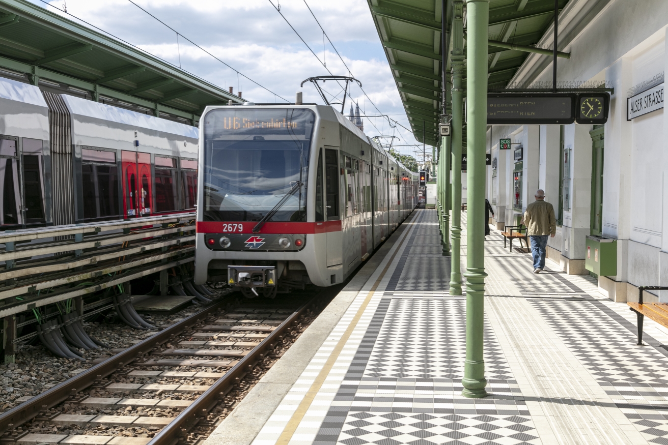 Die Linie U6 in der Station Alserstraße