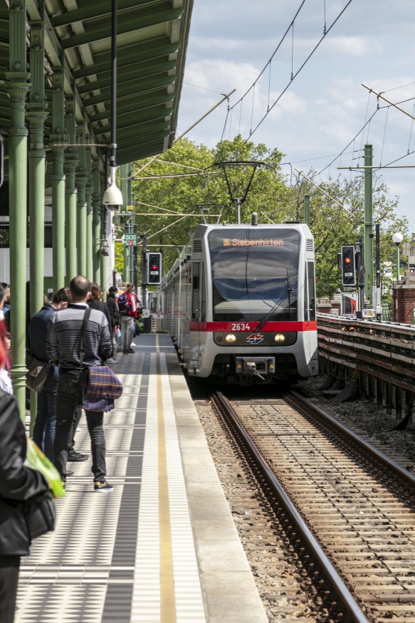 Die Linie U6 in der Station Alserstraße