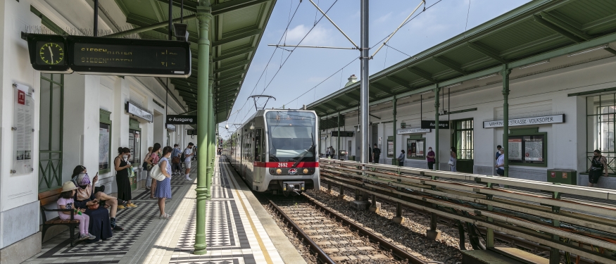 Die Linie U6 in der Station Währingerstraße Volksoper