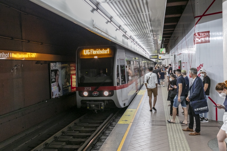 Die Linie U6 in der Station Bahnhof Meidling