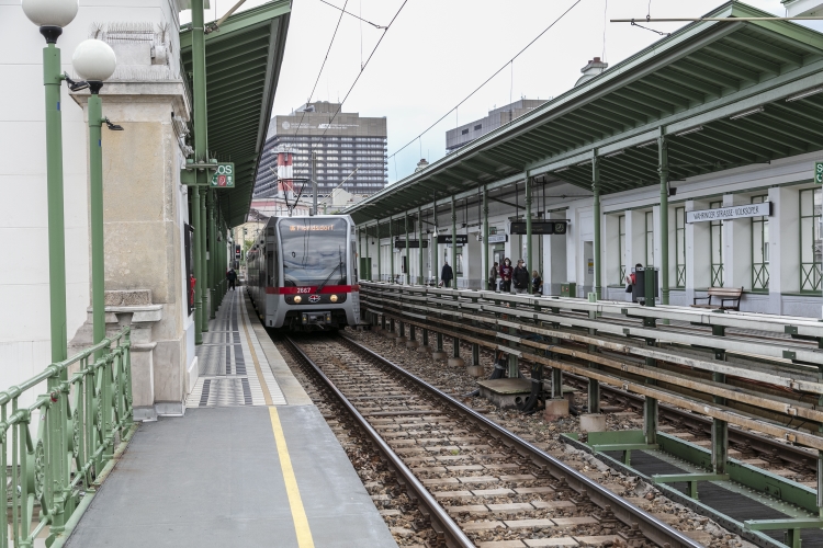 Die Linie U6 in der Station Währinger Straße Volksoper