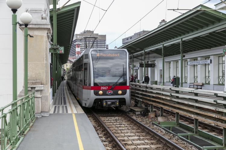 Die Linie U6 in der Station Währinger Straße Volksoper