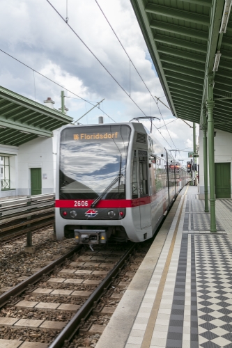 Die Linie U6 in der Station Währinger Straße Volksoper
