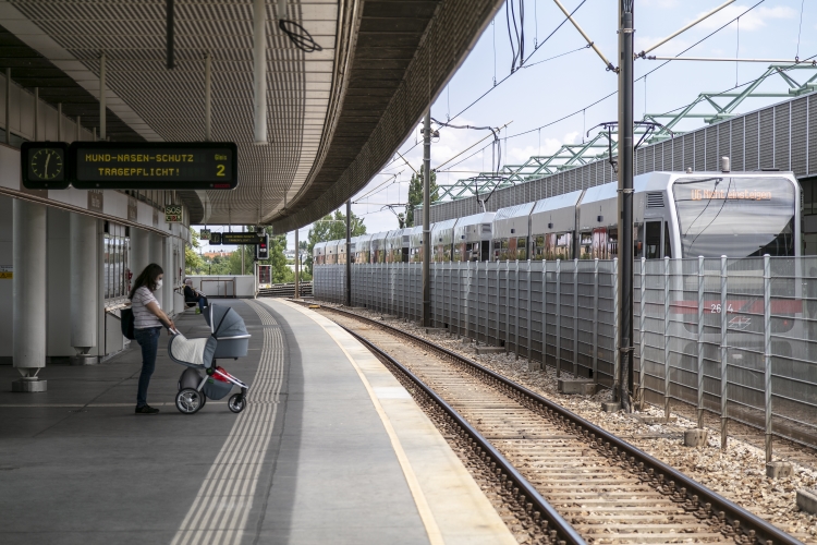 Die Linie U6 in der Haltestelle Neue Donau Fahrtrichtung Floridsdorf