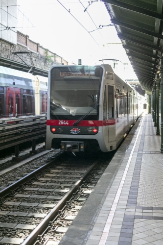 Die Linie U6 in der Haltestelle Burggasse-Stadthalle