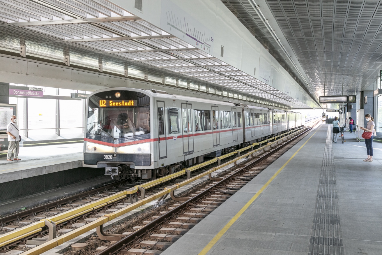 Die Linie U2 in der Station Donaustadtbrücke