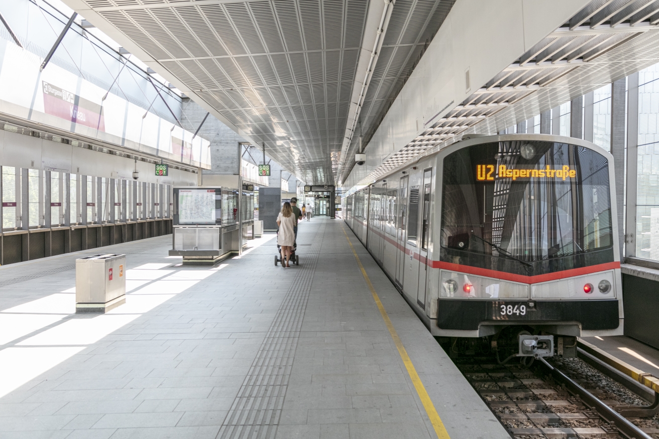 Die Linie U2 in der Station Krieau Fahrtrichtung Aspernstraße