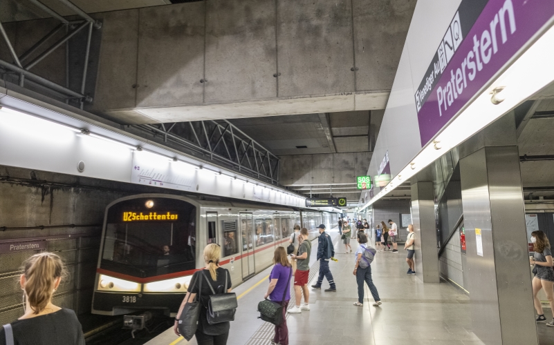 Die Linie U2 in der Station Praterstern Fahrtrichtung Schottentor