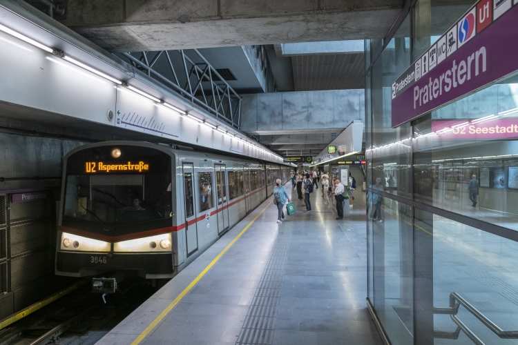 Die Linie U2 in der Station Praterstern Fahrtrichtung Aspernstraße