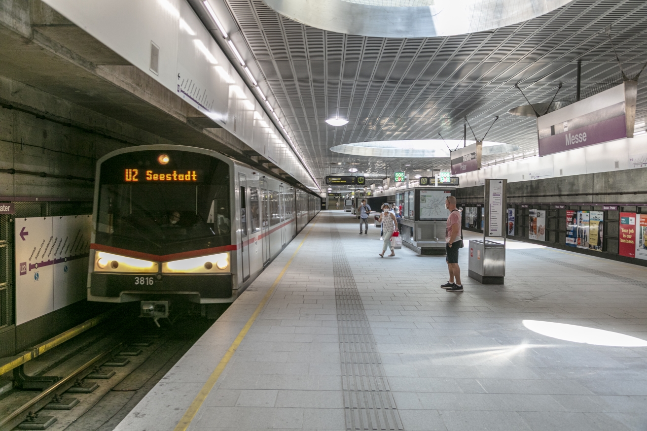 Die Linie U2 in der Station Prater Messe Fahrtrichtung Seestadt