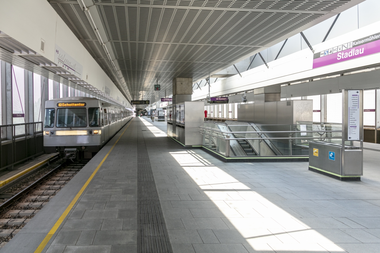 Die Linie U2 in der Station Stadlau Fahrtrichtung Schottentor