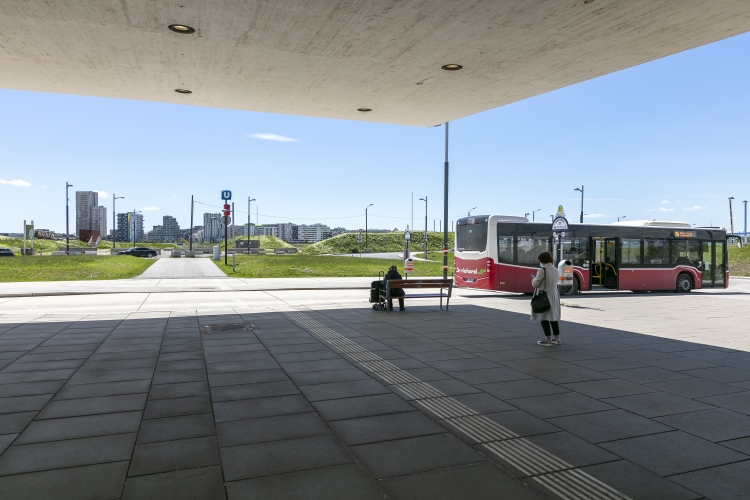 U2 Station Aspern-Nord mit Bus Linie 99B